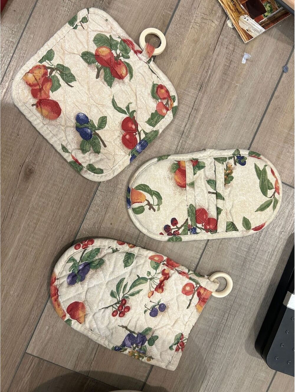 Longaberger fruit medley potholder set